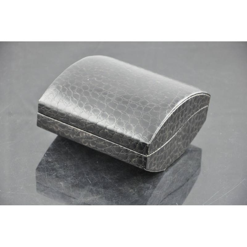 JW033 Plastic boxes covered with paper